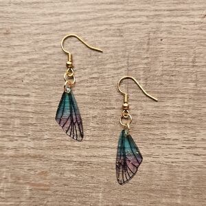 Pigness & Company Elegant Gold and Multicolor Wing Earrings